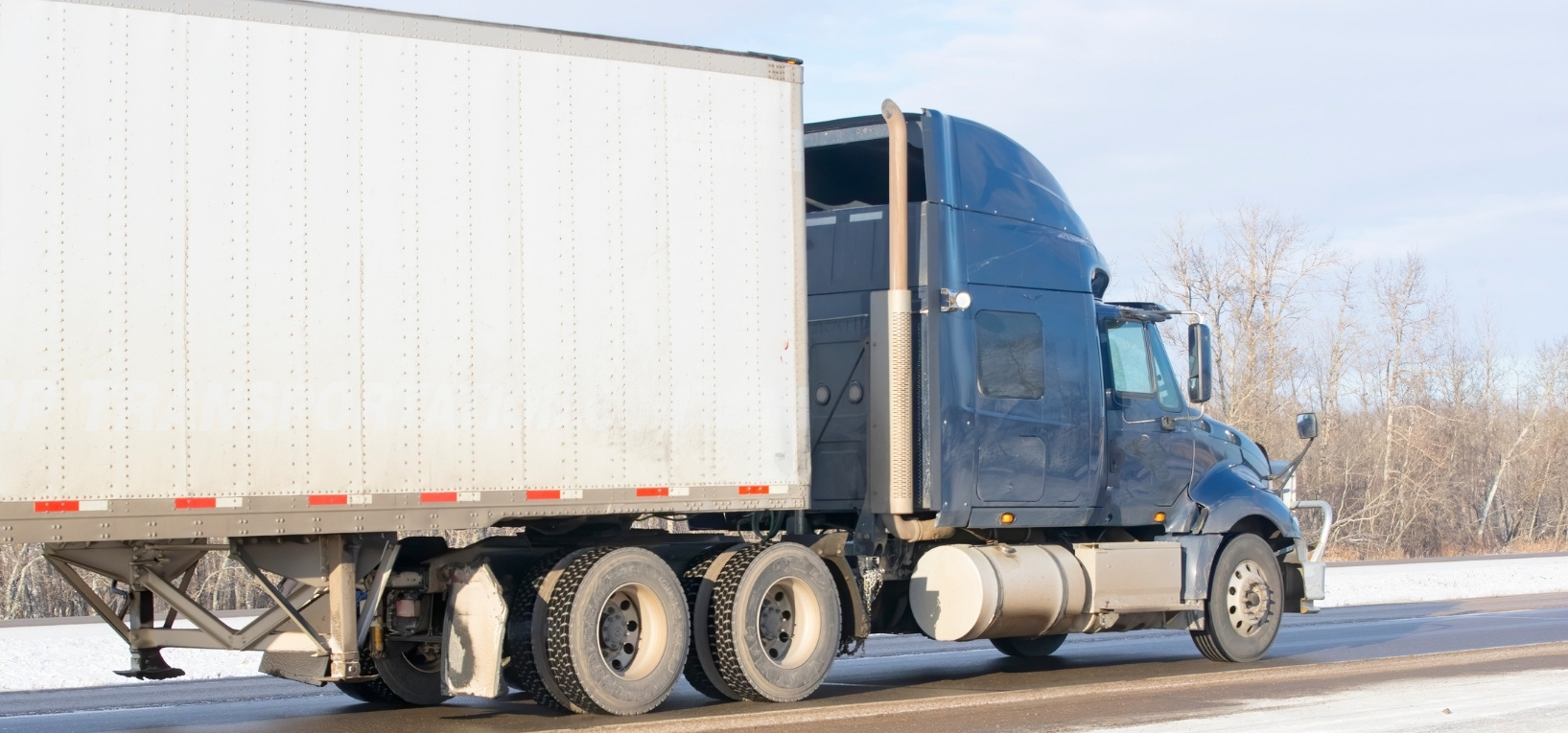 Poids lourds en hiver. La sécurité avant tout.